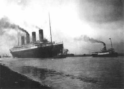 皇家邮轮泰坦尼克号在北大西洋撞上冰山沉没